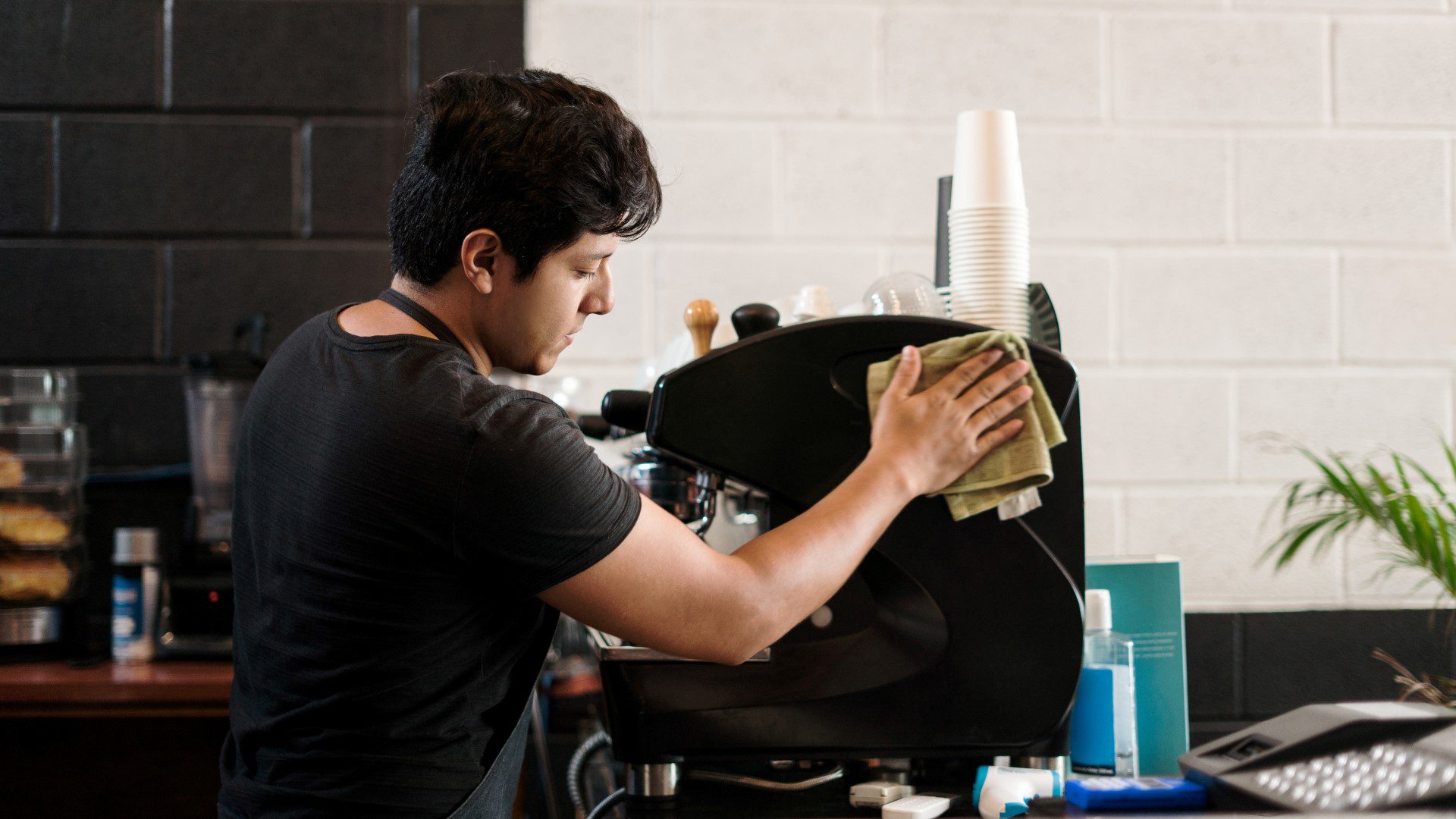 How Do I Clean A Coffee Maker - 6 Steps to Show Your Machine the Love it Shows You