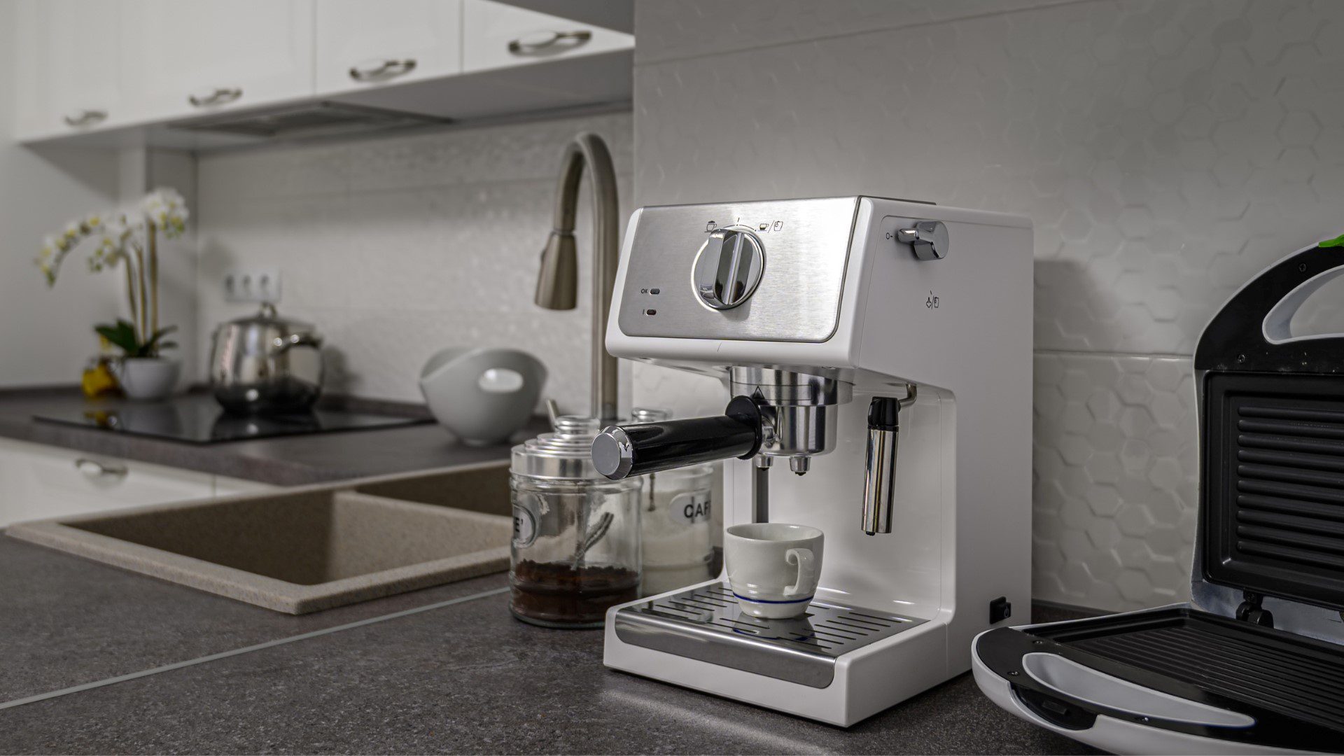 Step-by-Step Guide to Cleaning Your Coffee Maker - Deep Cleaning