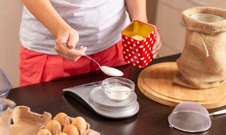 How to Use a Kitchen Scale