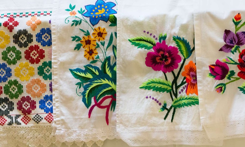 embroidered table runner | 7 best options of 2024