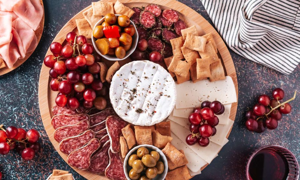 crackers for charcuterie board | best options of 2024