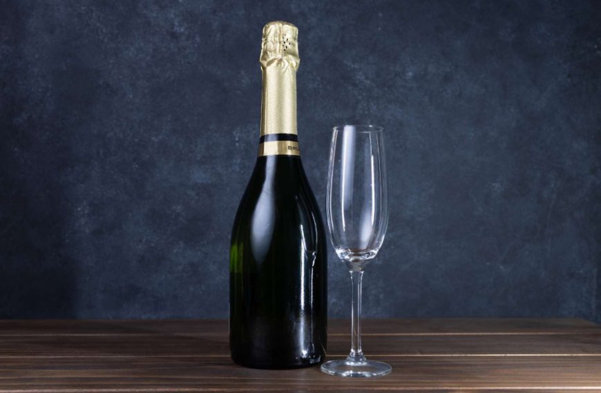 how many glasses in a bottle of champagne?