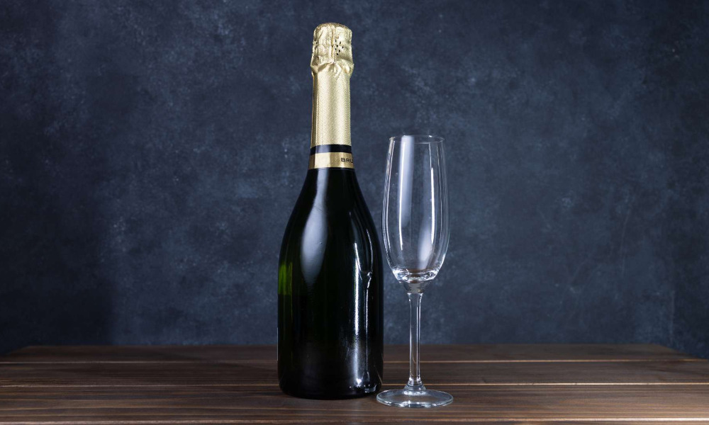 how many glasses in a bottle of champagne?