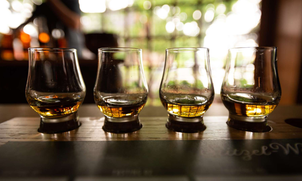 Bourbon Glasses | Elevate Your Tasting Experience 2 the science behind glassware and bourbon tasting
