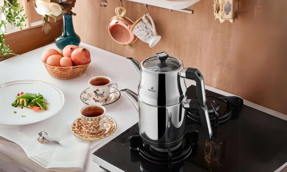 the traditional turkish teapot: çaydanlık